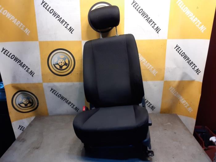 Używane Fotel lewy Suzuki Liana (ERC/ERD/RH4) 1.6 MPi 16V Cena € 89,99 Procedura marży oferowane przez Yellow Parts