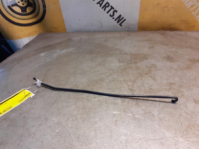 Używane Drazek podpory maski Suzuki Swift (ZA/ZC/ZD1/2/3/9) 1.3 VVT 16V Cena € 17,50 Procedura marży oferowane przez Yellow Parts