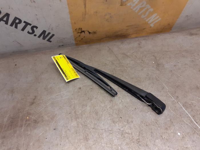 Rear wiper blade