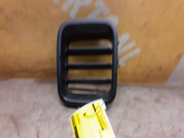 Begagnade Grill Suzuki Jimny Softtop 1.3i 16V 4x4 Pris € 12,50 Marginaltabell erbjuds av Yellow Parts