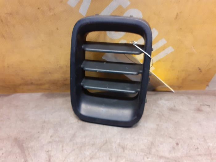 Begagnade Grill Suzuki Jimny Softtop 1.3i 16V 4x4 Pris € 12,50 Marginaltabell erbjuds av Yellow Parts