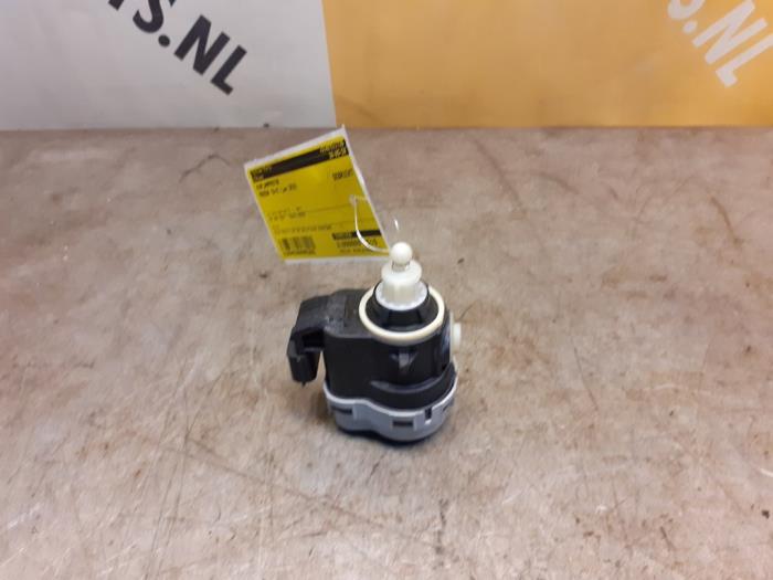 Używane Silnik reflektora Mazda CX-5 II (KF) 2.0 SkyActiv-G 155 16V 4WD Cena € 19,99 Procedura marży oferowane przez Yellow Parts