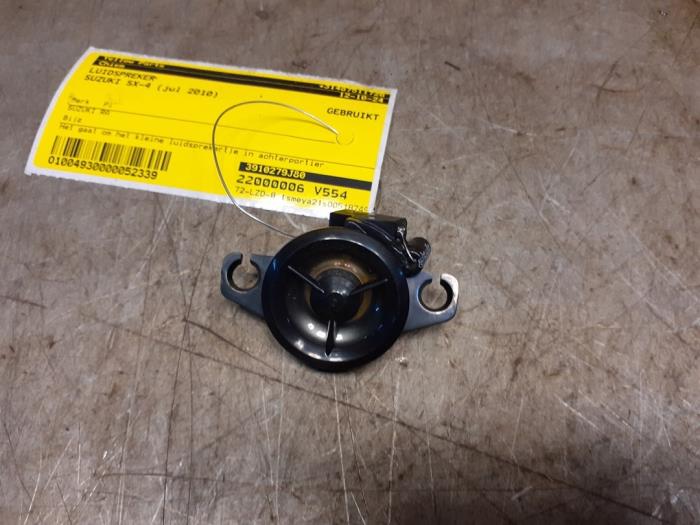 Używane Glosnik Suzuki SX4 (EY/GY) 1.6 16V 4x2 Cena € 12,50 Procedura marży oferowane przez Yellow Parts