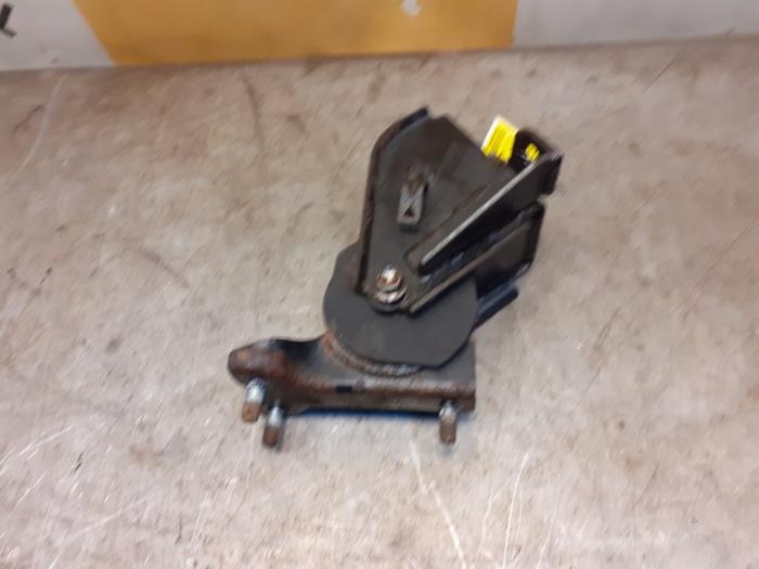 Used Engine mount Suzuki Kizashi (FRE/FRF) 2.4 16V 4x4 Price € 39,99 Margin scheme offered by Yellow Parts