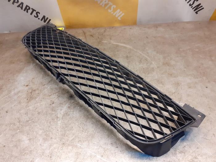 Używane Grill Suzuki Grand Vitara II (JT) 1.9 DDiS Cena € 34,99 Procedura marży oferowane przez Yellow Parts
