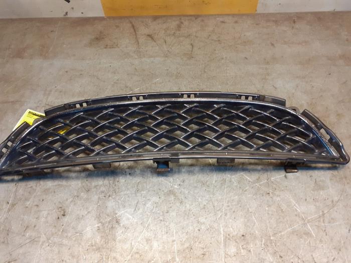 Używane Grill Suzuki Kizashi (FRE/FRF) 2.4 16V 4x4 Cena € 39,99 Procedura marży oferowane przez Yellow Parts