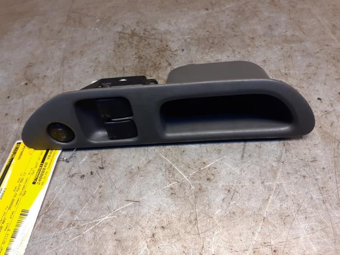 Usados Interruptor de ventanilla eléctrica Suzuki Wagon-R+ (RB) 1.3 16V Precio € 34,99 Norma de margen ofrecido por Yellow Parts