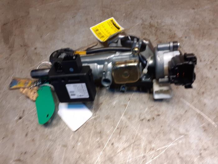 Używane Stacyjka + Kluczyk Suzuki Swift (ZA/ZC/ZD1/2/3/9) 1.3 VVT 16V Cena € 39,99 Procedura marży oferowane przez Yellow Parts