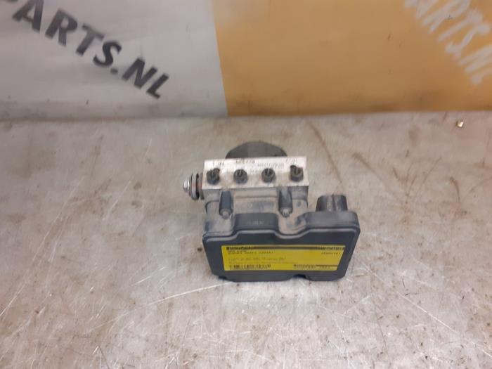 Usagé Bloc ABS Suzuki Swift (ZA/ZC/ZD) 1.2 16V Prix € 199,00 Règlement à la marge proposé par Yellow Parts