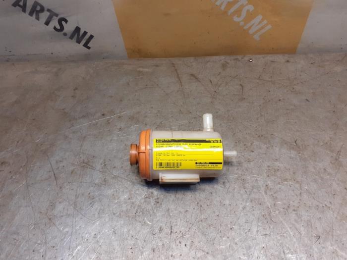 Begagnade Styrservotank Suzuki Jimny Softtop 1.3i 16V 4x4 Pris € 29,99 Marginaltabell erbjuds av Yellow Parts