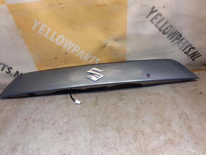 suzu。 Genuine Suzuki Alto Wheel Trim