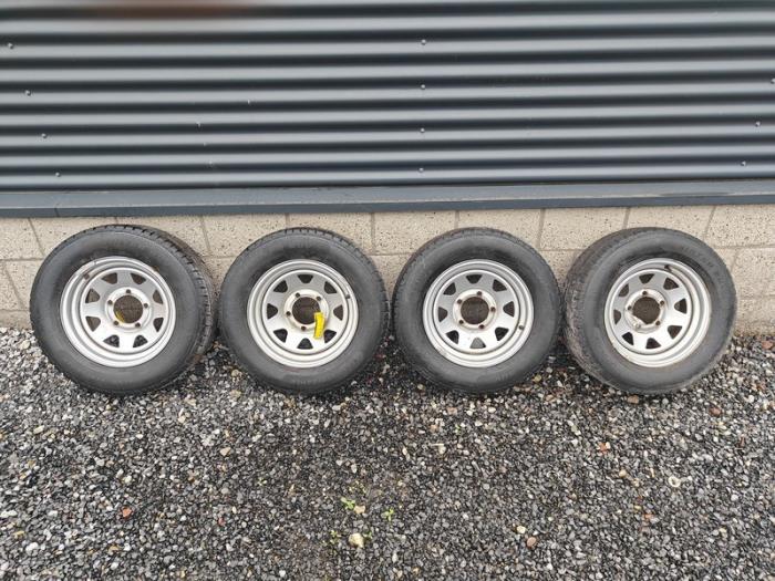 Begagnade Hjuluppsättning + vinterdäck Suzuki Samurai 1.3 4x4 Pris € 249,00 Marginaltabell erbjuds av Yellow Parts