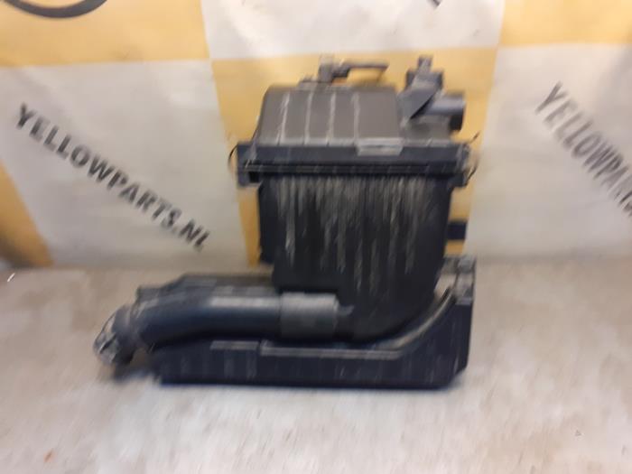 Begagnade Luftfilterhus Suzuki Swift (ZA/ZC/ZD) 1.2 16V Pris € 39,99 Marginaltabell erbjuds av Yellow Parts