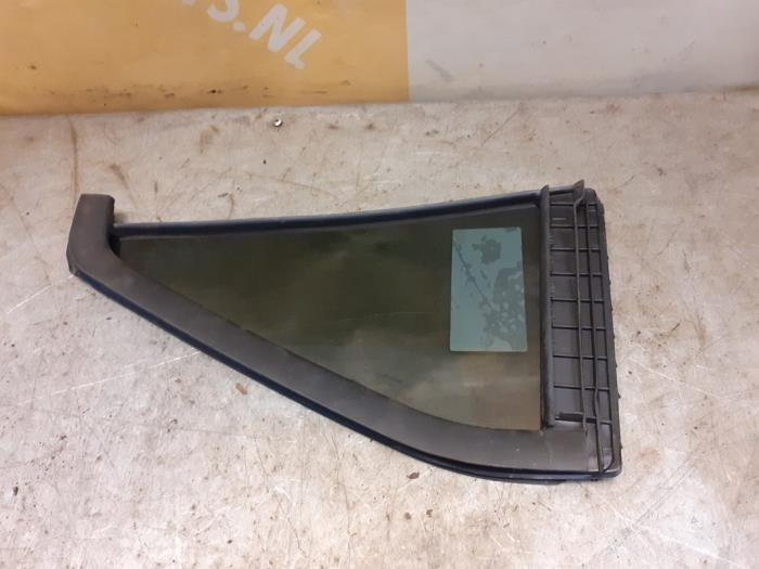 Usados Ventanilla triangular izquierda detrás Suzuki SX4 S-Cross (JY) 1.6 16V AllGrip Precio € 49,00 Norma de margen ofrecido por Yellow Parts