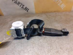 Begagnade Bakre säkerhetsbälte, vänster Suzuki Swift (ZA/ZC/ZD) 1.2 16V Pris € 34,99 Marginaltabell erbjuds av Yellow Parts