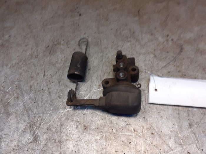 Begagnade EBD-system Suzuki Jimny Hardtop 1.3i 16V Pris € 49,00 Marginaltabell erbjuds av Yellow Parts