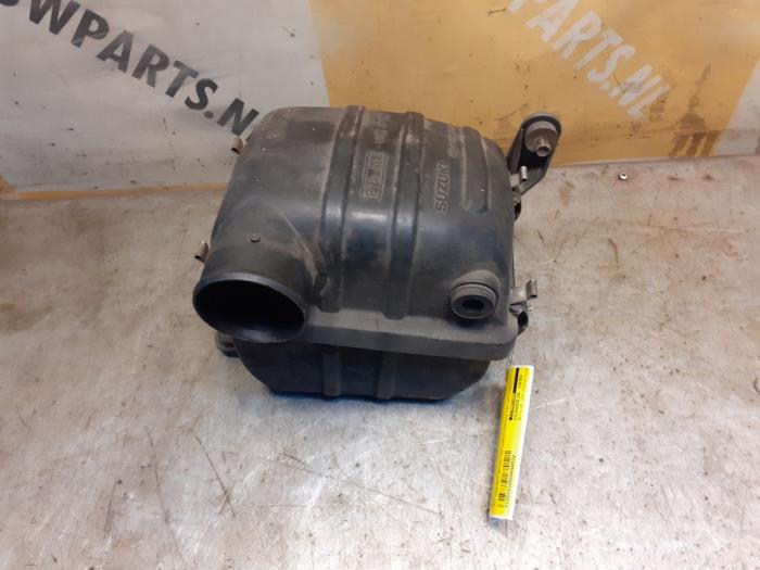 Gebrauchte Luftfiltergehäuse Suzuki Jimny Hardtop 1.3i 16V Preis € 29,00 Margenregelung angeboten von Yellow Parts