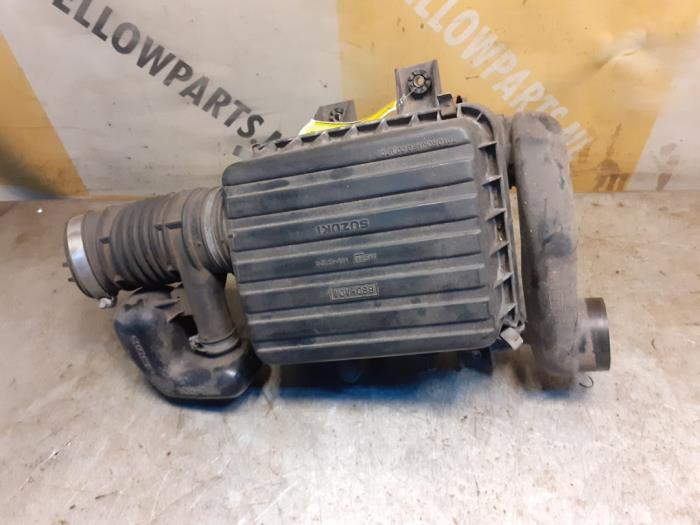 Begagnade Luftfilterhus Suzuki Grand Vitara I (FT/GT/HT) 2.5 V6 24V Pris € 30,00 Marginaltabell erbjuds av Yellow Parts
