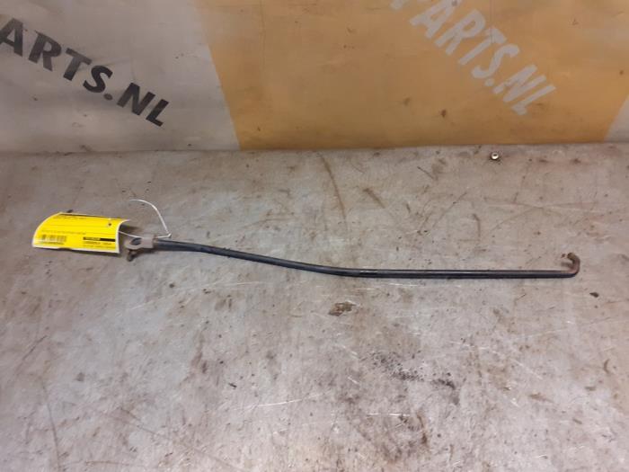 Używane Drazek podpory maski Suzuki Swift (ZA/ZC/ZD1/2/3/9) 1.3 VVT 16V Cena € 14,99 Procedura marży oferowane przez Yellow Parts