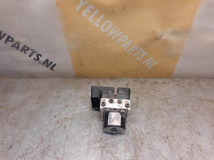 Używane Pompa ABS Fiat Doblo Cargo (223) 1.3 D 16V Multijet DPF Cena € 99,00 Procedura marży oferowane przez Yellow Parts