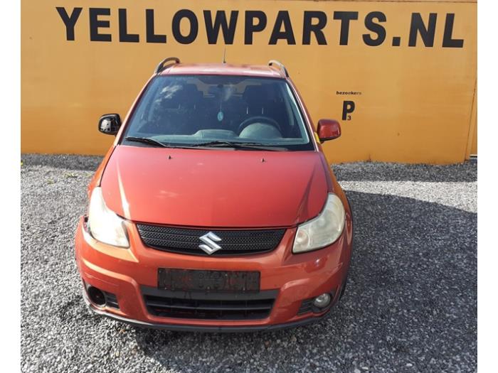 Używane Maska Suzuki SX4 (EY/GY) 1.6 16V VVT Comfort,Exclusive Autom. Cena € 199,95 Procedura marży oferowane przez Yellow Parts