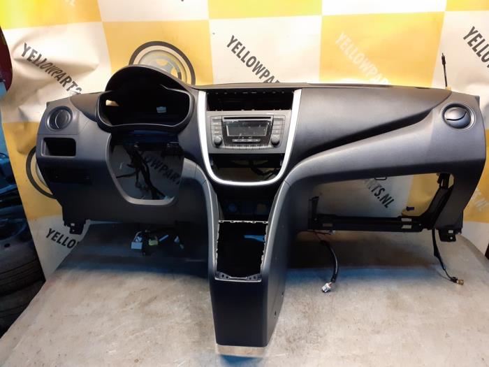 Używane Panel Suzuki Celerio (LF) 1.0 12V Cena € 395,00 Procedura marży oferowane przez Yellow Parts