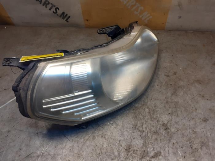 Używane Reflektor prawy Suzuki SX4 (EY/GY) 1.6 16V VVT Comfort,Exclusive Autom. Cena € 79,00 Procedura marży oferowane przez Yellow Parts
