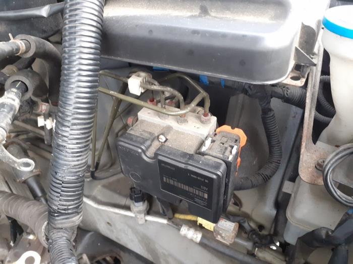 Używane Pompa ABS Suzuki Grand Vitara II (JT) 2.0 16V Cena € 225,00 Procedura marży oferowane przez Yellow Parts