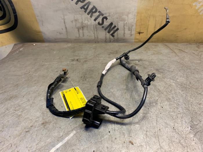Używane Biegun akumulator Opel Agila (B) 1.0 12V Cena € 44,95 Procedura marży oferowane przez Yellow Parts