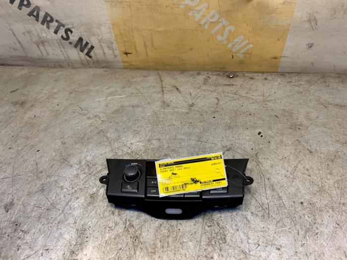 Używane Panel climatronic Suzuki Swift (ZA/ZC/ZD) 1.2 16V Cena € 49,99 Procedura marży oferowane przez Yellow Parts