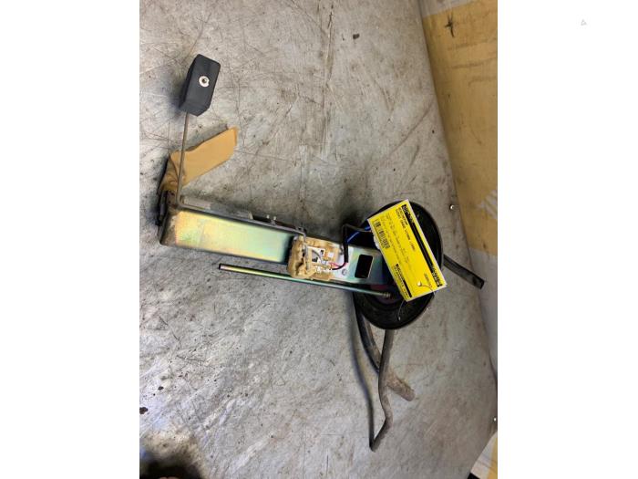 Usagé Benzinpumpe Suzuki Grand Vitara I (FT/GT/HT) 2.0 16V Prix € 44,95 Règlement à la marge proposé par Yellow Parts