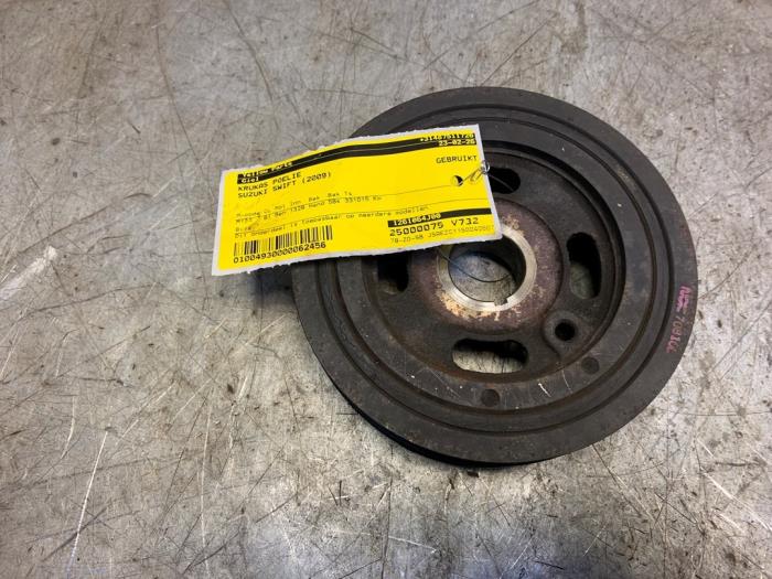 Gebrauchte Kurbelwelle Riemenscheibe Suzuki Swift (ZA/ZC/ZD1/2/3/9) 1.3 VVT 16V Preis € 44,95 Margenregelung angeboten von Yellow Parts