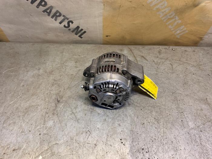 Dynamo van een Suzuki Grand Vitara I (FT/GT/HT) 2.7 XL-7 V6 24V 2003