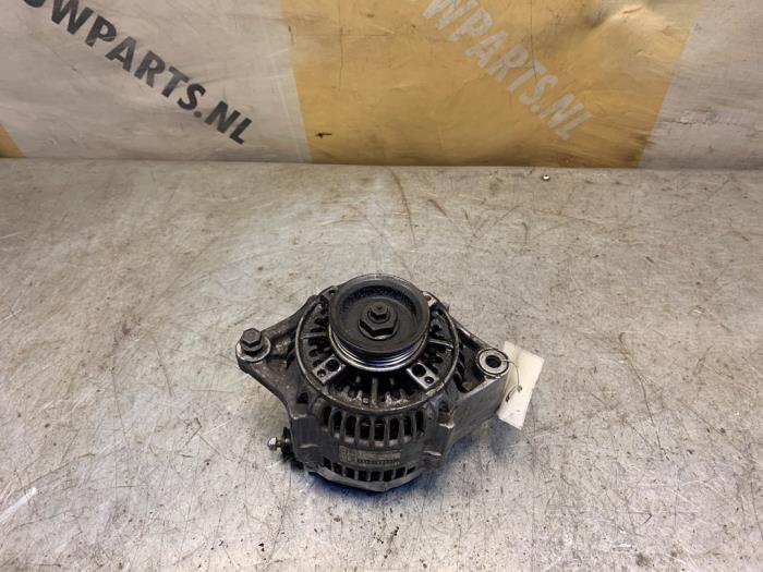 Dynamo van een Suzuki Grand Vitara I (FT/GT/HT) 2.7 XL-7 V6 24V 2003