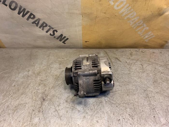 Dynamo van een Suzuki Grand Vitara I (FT/GT/HT) 2.7 XL-7 V6 24V 2003
