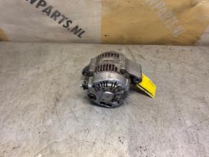 Dynamo van een Suzuki Grand Vitara I (FT/GT/HT) 2.7 XL-7 V6 24V 2003