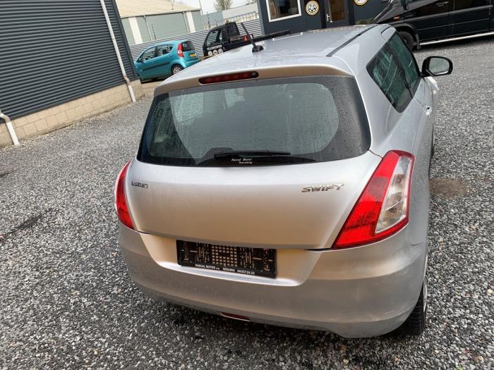 Używane Tylna klapa Suzuki Swift (ZA/ZC/ZD) 1.2 16_ Cena € 249,00 Procedura marży oferowane przez Yellow Parts