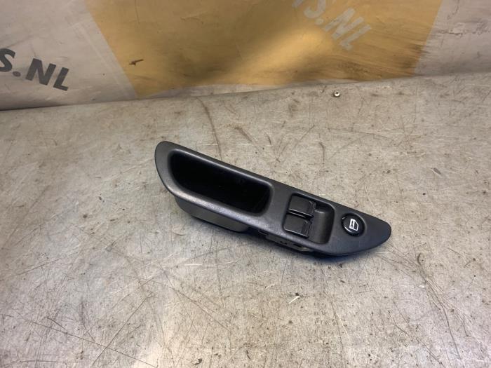 Usados Interruptor de ventanilla eléctrica Suzuki Wagon-R+ (RB) 1.3 16V Precio € 34,99 Norma de margen ofrecido por Yellow Parts