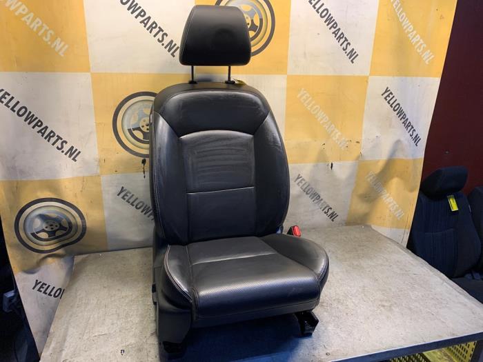 Używane Fotel prawy Suzuki Kizashi (FRE/FRF) 2.4 16V 4x4 Cena € 149,00 Procedura marży oferowane przez Yellow Parts
