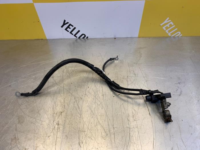 Używane Biegun akumulator Suzuki Swift (ZA/ZC/ZD) 1.6 Sport VVT 16V Cena € 29,99 Procedura marży oferowane przez Yellow Parts