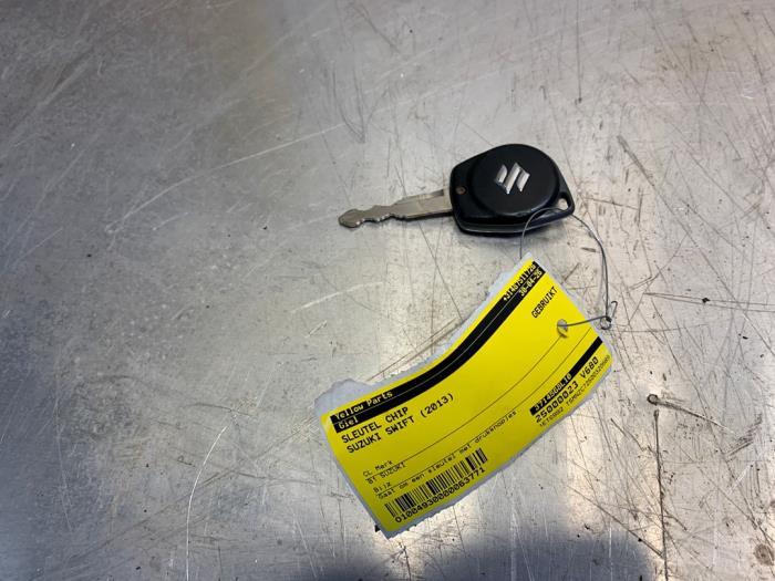 Używane Chip klucza Suzuki Swift (ZA/ZC/ZD) 1.2 16V Cena € 34,99 Procedura marży oferowane przez Yellow Parts