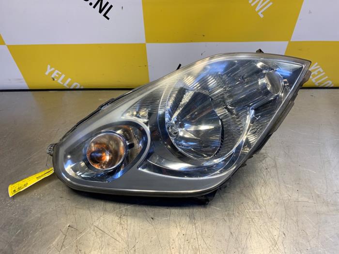 Używane Reflektor prawy Suzuki Splash 1.2 VVT 16V Cena € 99,00 Procedura marży oferowane przez Yellow Parts