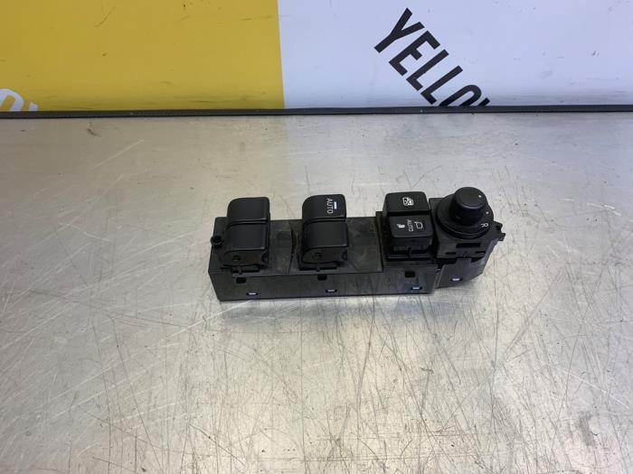 Usados Interruptor de ventanilla eléctrica Mazda CX-3 (DJ/DK) 2.0 SkyActiv-G 120 Precio € 49,99 Norma de margen ofrecido por Yellow Parts