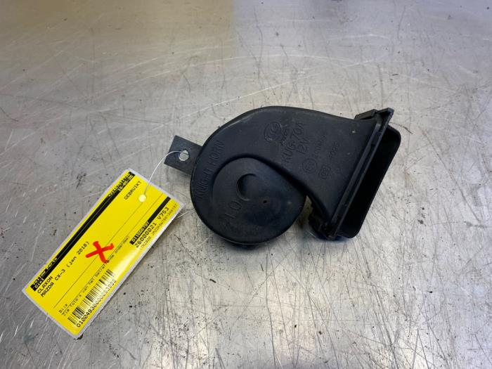 Używane Klakson Mazda CX-3 (DJ/DK) 2.0 SkyActiv-G 120 Cena € 19,95 Procedura marży oferowane przez Yellow Parts