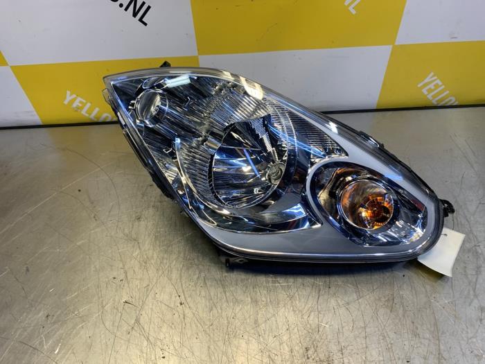 Używane Reflektor lewy Suzuki Splash 1.2 VVT 16V Cena € 109,00 Procedura marży oferowane przez Yellow Parts