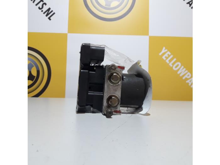 ABS pump from a Suzuki Ignis (FH) 1.3 16V 2002