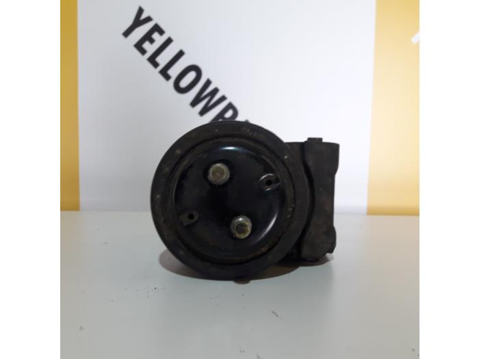 Engine mount from a Suzuki Grand Vitara I (FT/GT/HT) 2.0 TDi/HDi 16V 2003