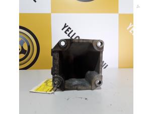 Engine mount from a Suzuki Grand Vitara I (FT/GT/HT) 2.0 16V 2000