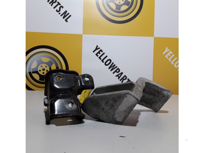 Usagé Support moteur Suzuki SX4 (EY/GY) 1.9 DDiS Grip 4x4 Prix € 30,00 Règlement à la marge proposé par Yellow Parts