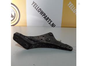 Engine mount from a Suzuki Swift (SF310/413) 1.0i 1997